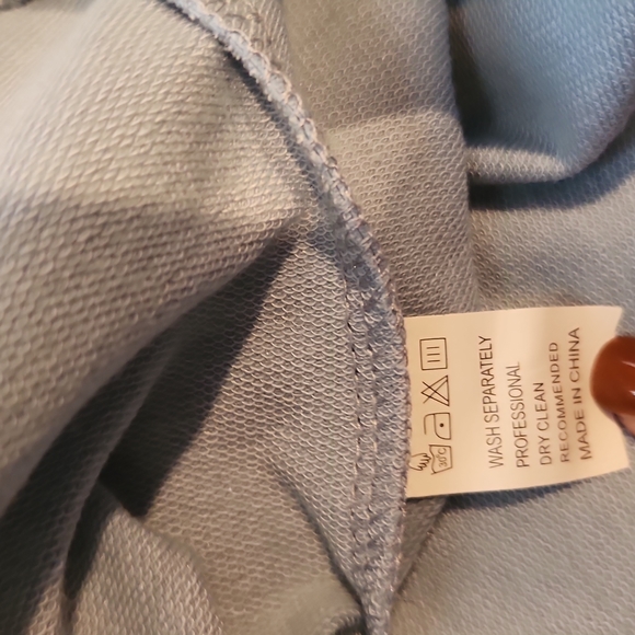 NWOT Women's Sweatshirt - Picture 3 of 3